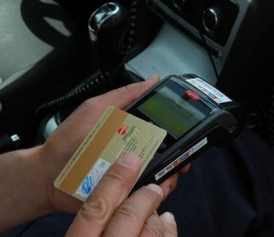 Долой «письма счастья» с дедлайнами: новый закон спасет банковские карты украинцев