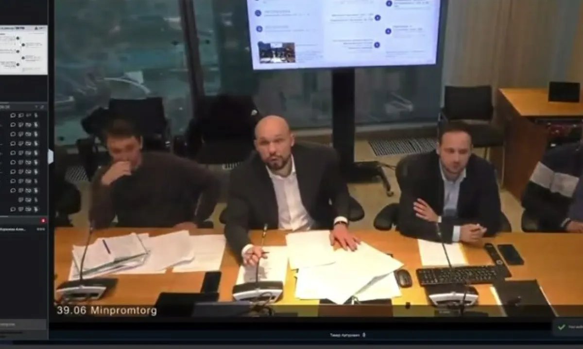 «Ходите, оглядывайтесь, особенно ты, лысый», — пранкер сорвал совещание россиян и вскрыл страшную военную тайну Кремля. ВИДЕО