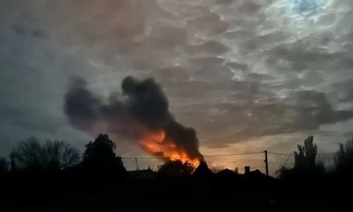 В Мелитополе прогремела серия взрывов на подстанции: город частично остался без света