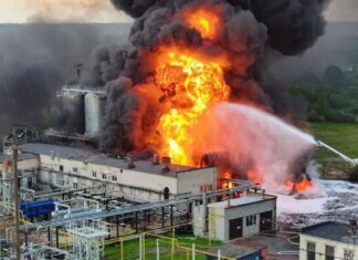 Феодосия в черном саване: крымский предатель требует снести нефтебазу под корень. ФОТО, ВИДЕО