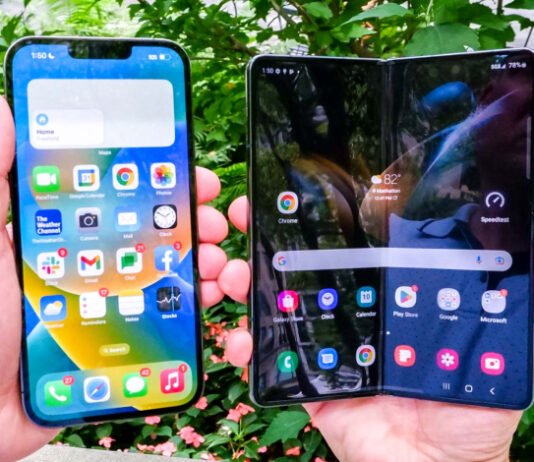 Округленный против квадратного: слитые макеты показали, как по-разному Apple и Samsung видят широкий складной смартфон