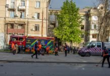 У Дніпрі з-під завалів дістали тіла двох загиблих: під руїнами можуть залишатися люди