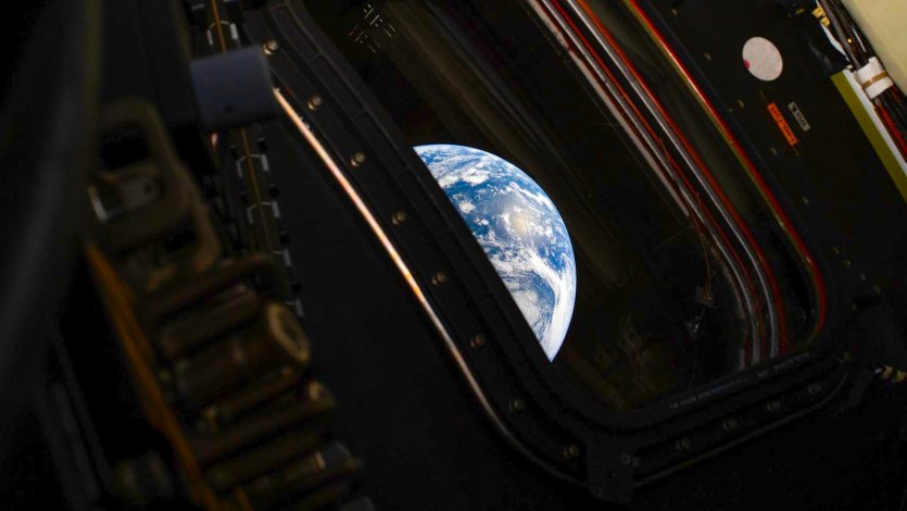 Полярные сияния из космоса: Artemis II засняла Землю на пути к Луне