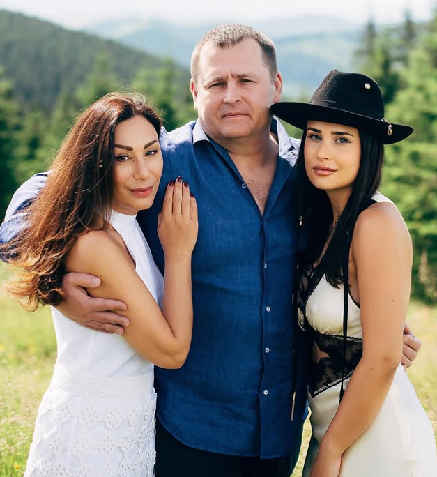 Мер Дніпра Борис Філатов оновив декларацію: дружина в Італії, 11,87 га землі, продаж гелікоптера. Що ще?