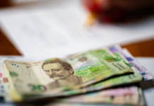 Трудоспособных получателей соцпомощи заставят искать работу: что грозит всей семье за отказ