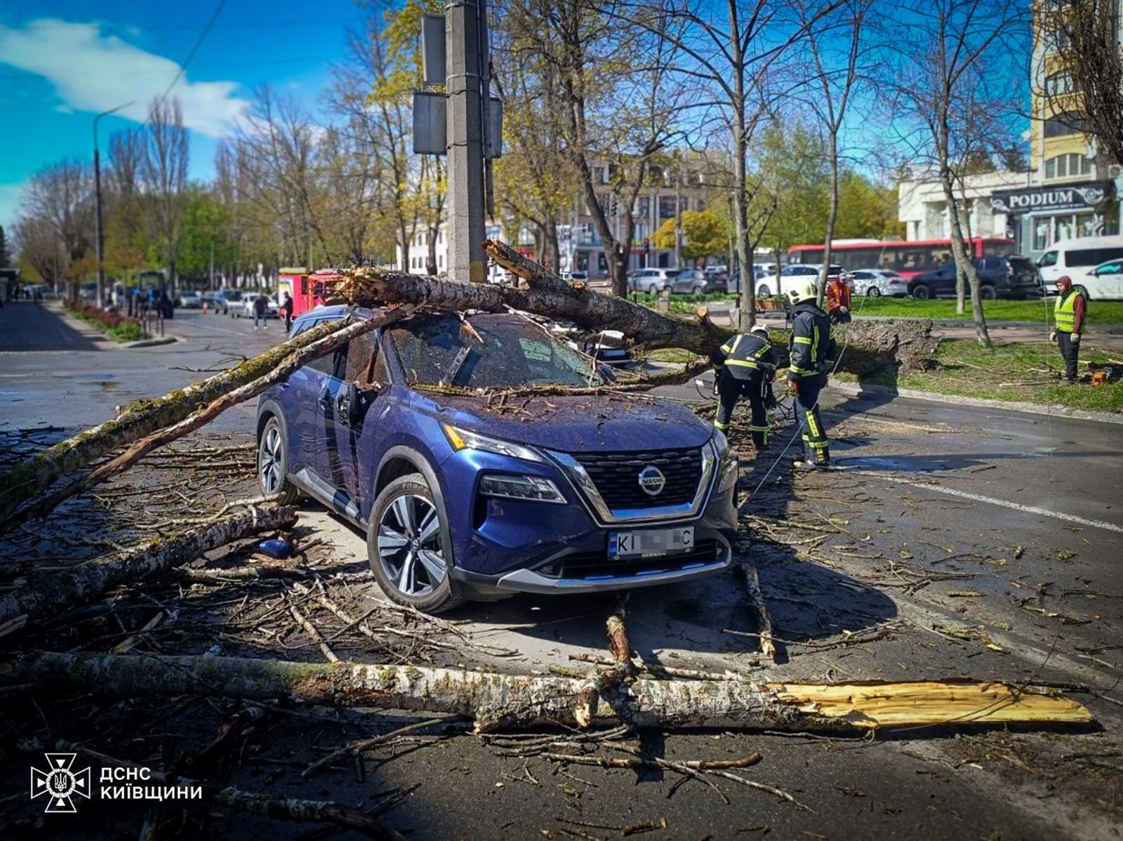 Спасатели устраняют последствия непогоды в нескольких областях Украины