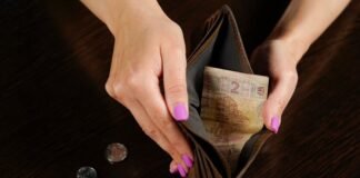 Деньги выплатят мгновенно, но есть нюанс: как в Украине будет работать кризисная базовая соцпомощь