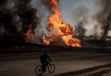 Ехал на велосипеде: россияне убили мужчину в Херсоне