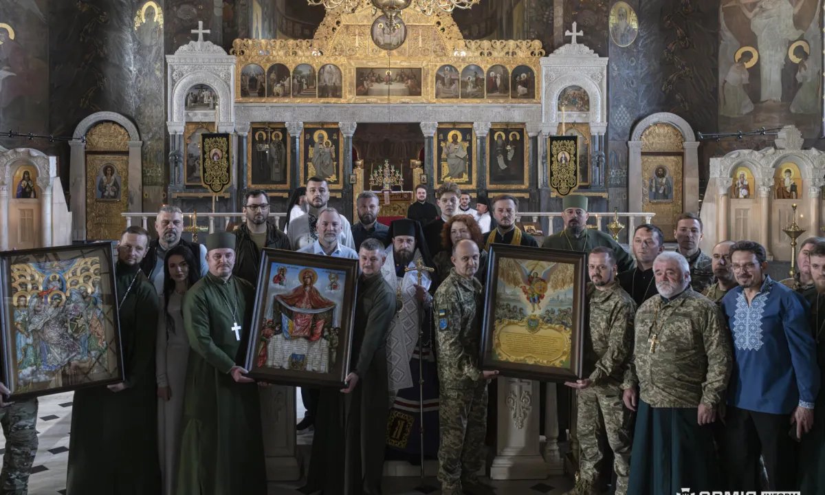 В Киево-Печерской лавре освятили военные иконы для армейских корпусов и бригад