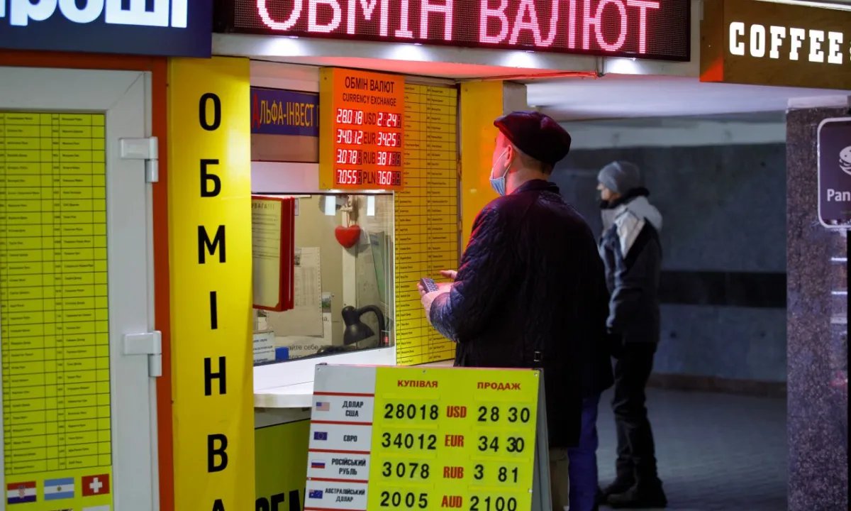 В «Ощадбанке» могут отказать в обмене валюты: причина кроется в одном документе
