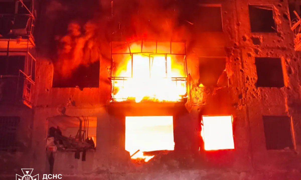 На Донеччині росіяни вдарили по Дружківці: поранена людина, пожежі у будинках. ФОТО