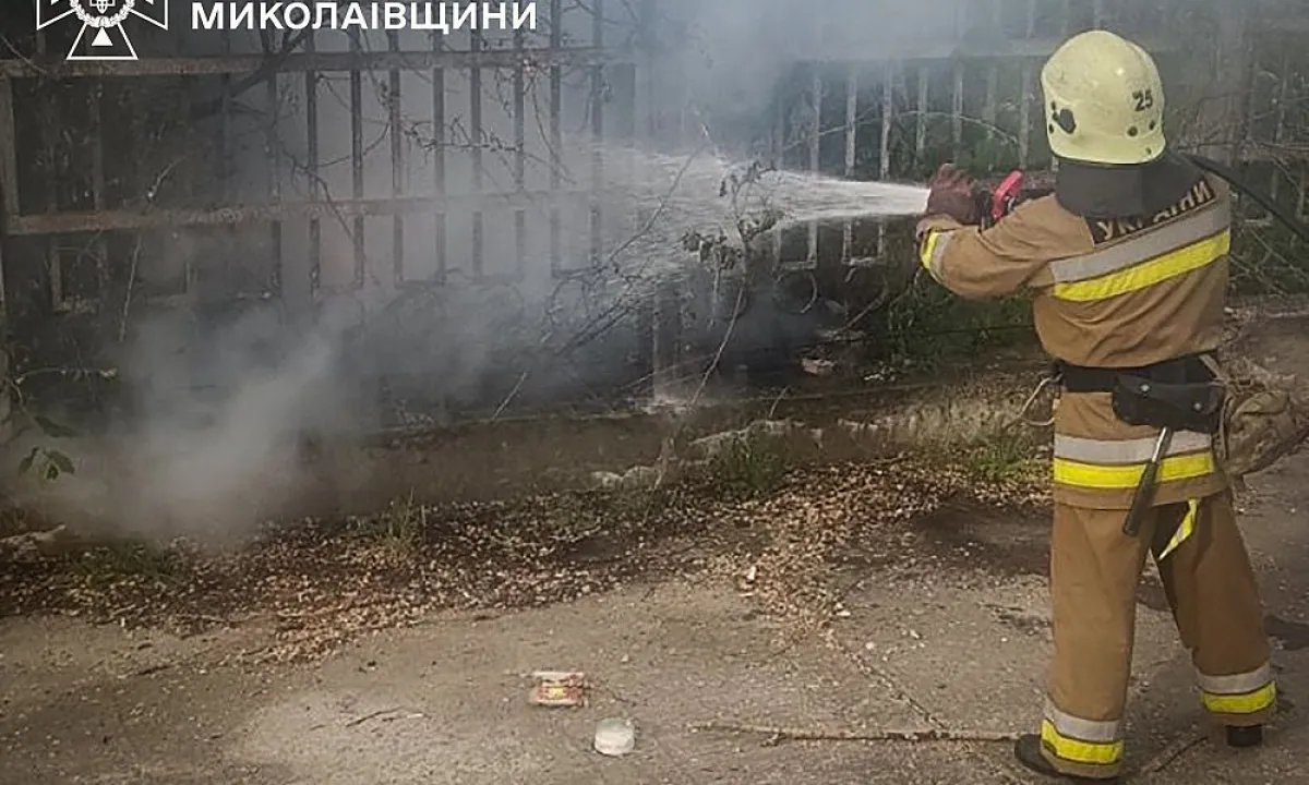 Атака «шахедов» на Николаев: повреждено здание больницы, возник пожар