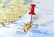 Окружение Тайваня: Китай после визита Трампа бросил сотню кораблей на прорыв первой островной цепи
