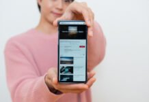 Samsung разрабатывает сверточные дисплеи для собственных смартфонов
