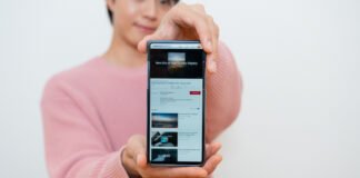 Samsung разрабатывает сверточные дисплеи для собственных смартфонов