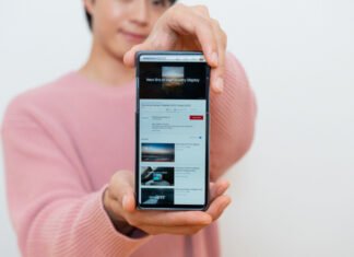 Samsung разрабатывает сверточные дисплеи для собственных смартфонов