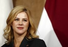 Премьер Латвии уходит в отставку