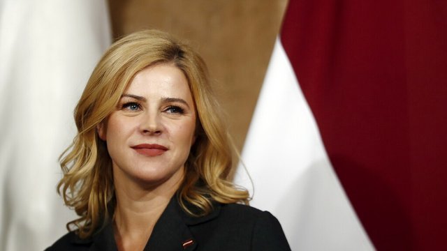 Премьер Латвии уходит в отставку