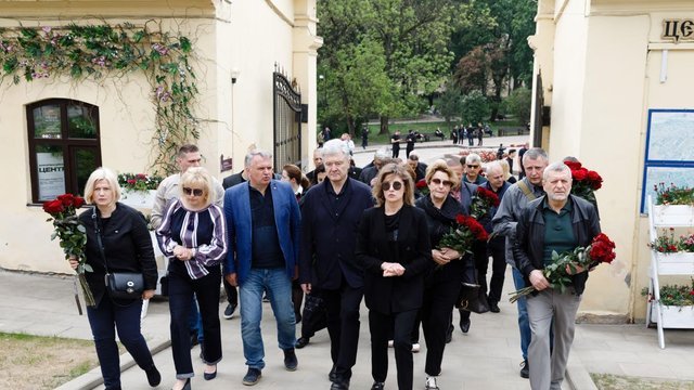 Порошенко с фракцией «Европейская солидарность» приехал на прощание со Степаном Кубивым