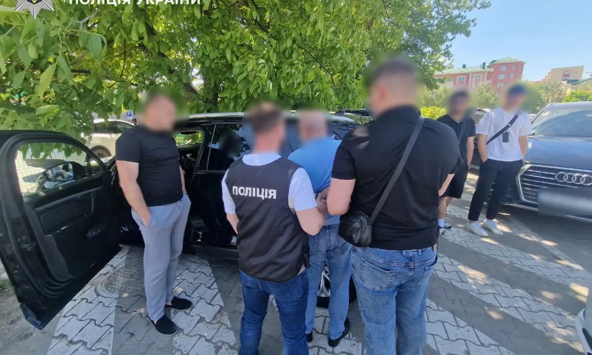 Взимал деньги с родственников военнослужащих за «демобилизацию»: мошенника разоблачили в Черновцах