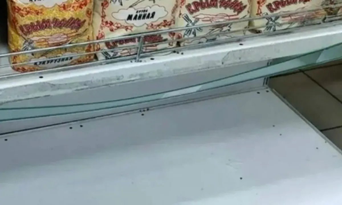 В Крыму пустеют полки: люди скупают сахар, гречку и муку. ВИДЕО