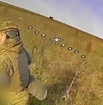 Бегали кругами — не помогло: дронщики НГУ охотились за оккупантами в поле. ВИДЕО