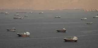 Иран закрывает Ормузский пролив: назвали причину