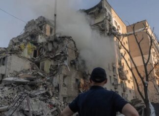 Главное — спокойствие и экономия сил: эксперт объяснил, как действовать и выжить под завалами