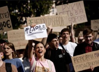 Бунт против системы: украинцы заполонили площади городов из-за отставки Федорова и требуют жестких кадровых решений. ВИДЕО