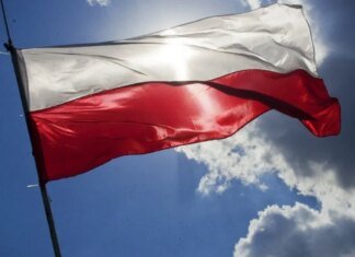 Впервые большинство поляков против приема беженцев из Украины: результаты опроса