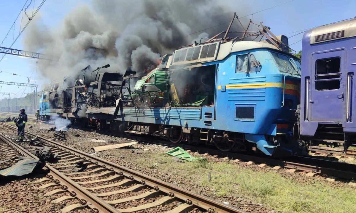 В Запорожской области россияне нанесли двойной удар по пассажирскому поезду