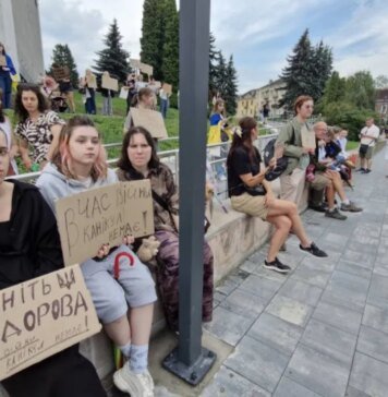 Третий день протестов: украинцы требуют вернуть Федорова. ВИДЕО