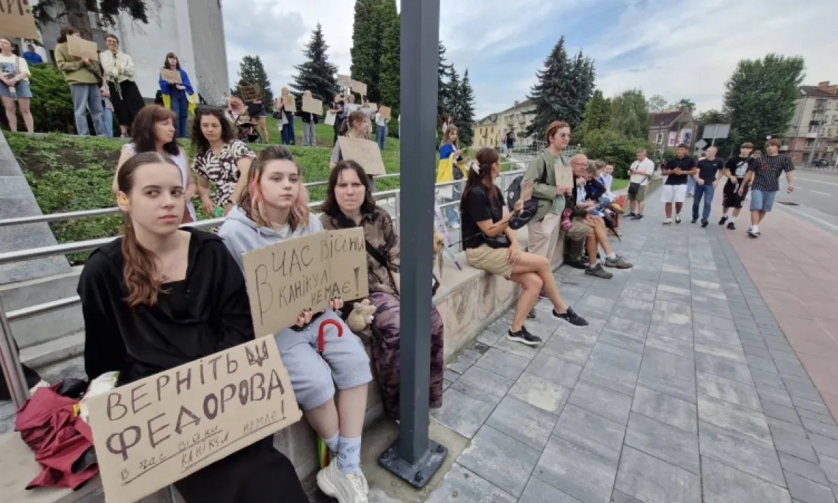 Третий день протестов: украинцы требуют вернуть Федорова. ВИДЕО
