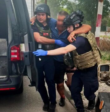 В Днепропетровской области Россия атаковала спасателей, тушивших пожар в жилом доме. ФОТО