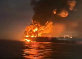 Пылает на море и на суше: путинская армия потеряла еще один танкер и понтонную переправу