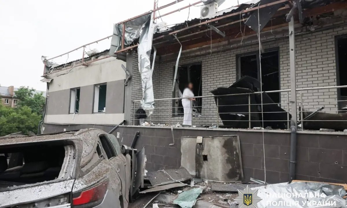 В Запорожской области в результате вражеских атак погибла женщина, много раненых