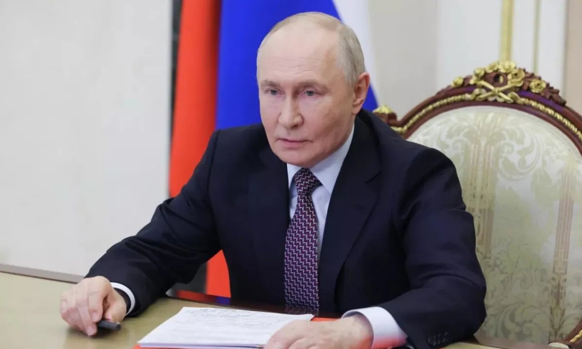 Бледный, параноидальный и сгорбленный: СМИ описали панику Путина и назвали причину