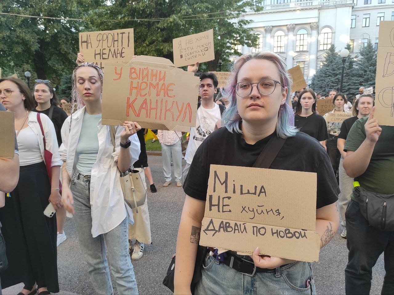 У Дніпрі триває вечірній мітинг проти відставки Михайла Федорова