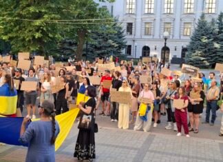 У Дніпрі проходить четверта акція протесту проти відставки Михайла Федорова