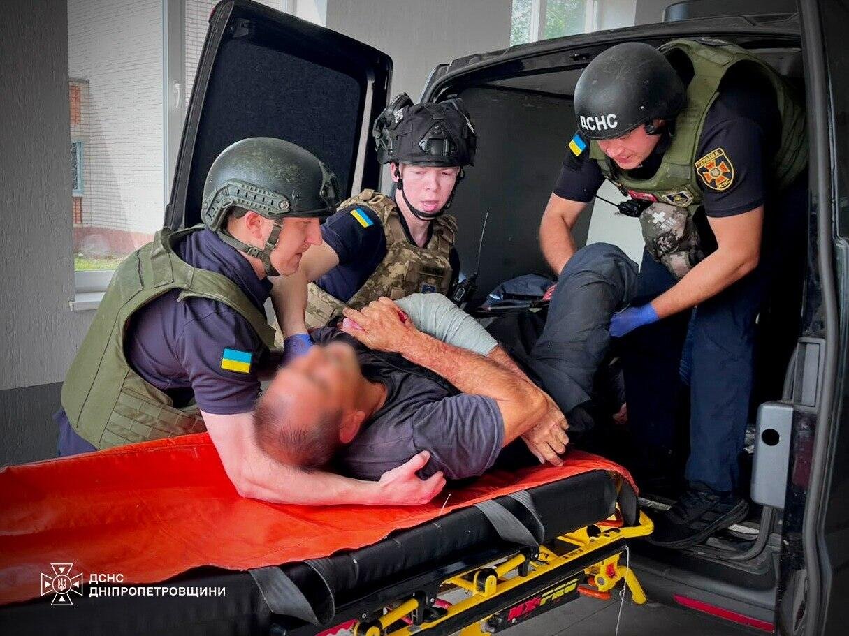 На Дніпропетровщині ворог атакував рятувальників