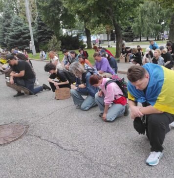 «Треба боротися і відстоювати своє майбутнє!»: як пройшла сьома акція протесту у Дніпрі