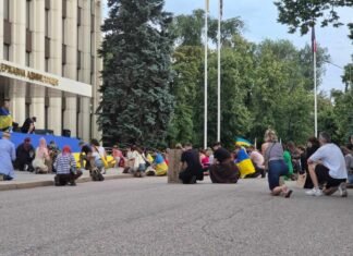 «Ми вимагаємо прозорої та повної комунікації з боку влади!»: що відбувалось на девʼятому мітингу у Дніпрі