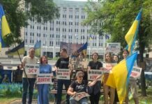 У Дніпрі пройшов мирний пікет ініціативи «Гроші на ЗСУ»