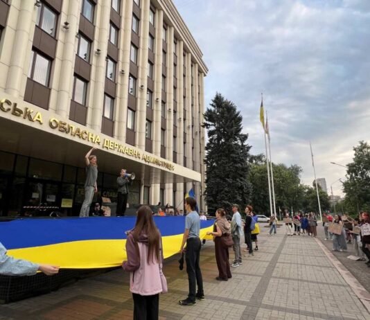 «Максимально обурює недотримання жодних регламентів!»: що відбувалось на десятому протесті у Дніпрі