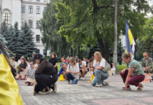 «Ми ж не просто вийшли картонки потримати»: як у Дніпрі проходила шоста акція проти відставки Федорова