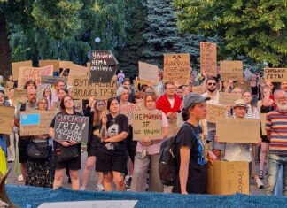 «Україна — не Росія!»: у Дніпрі 18 липня близько 200 людей вийшли проти відставки Федорова