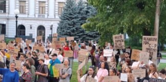 «Ми — не витратний матеріал!»: у Дніпрі проходить п’ята громадська акція за повернення Федорова