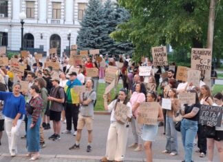«Ми — не витратний матеріал!»: у Дніпрі проходить п’ята громадська акція за повернення Федорова