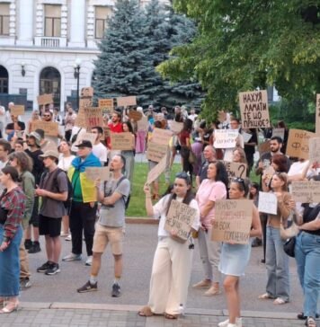 «Ми — не витратний матеріал!»: у Дніпрі проходить п’ята громадська акція за повернення Федорова