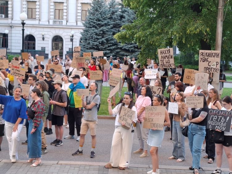 «Ми — не витратний матеріал!»: у Дніпрі проходить п’ята громадська акція за повернення Федорова